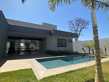 Casa 3 quartos 1 suite e area de lazer